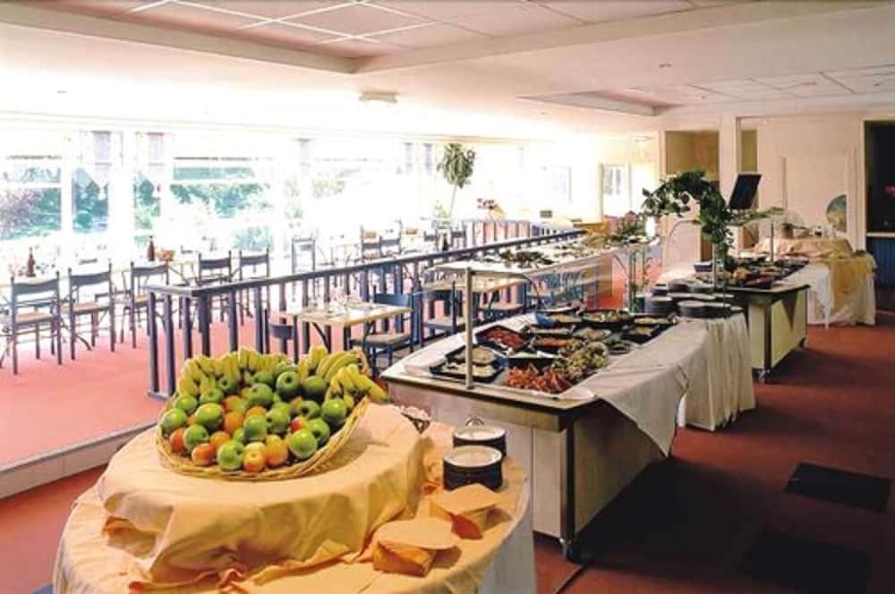 restaurant cafeteria