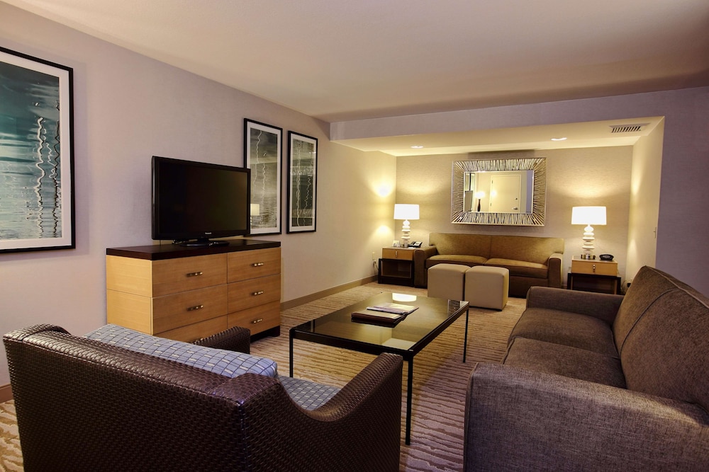 Sonesta Redondo Beach Marina 32/39