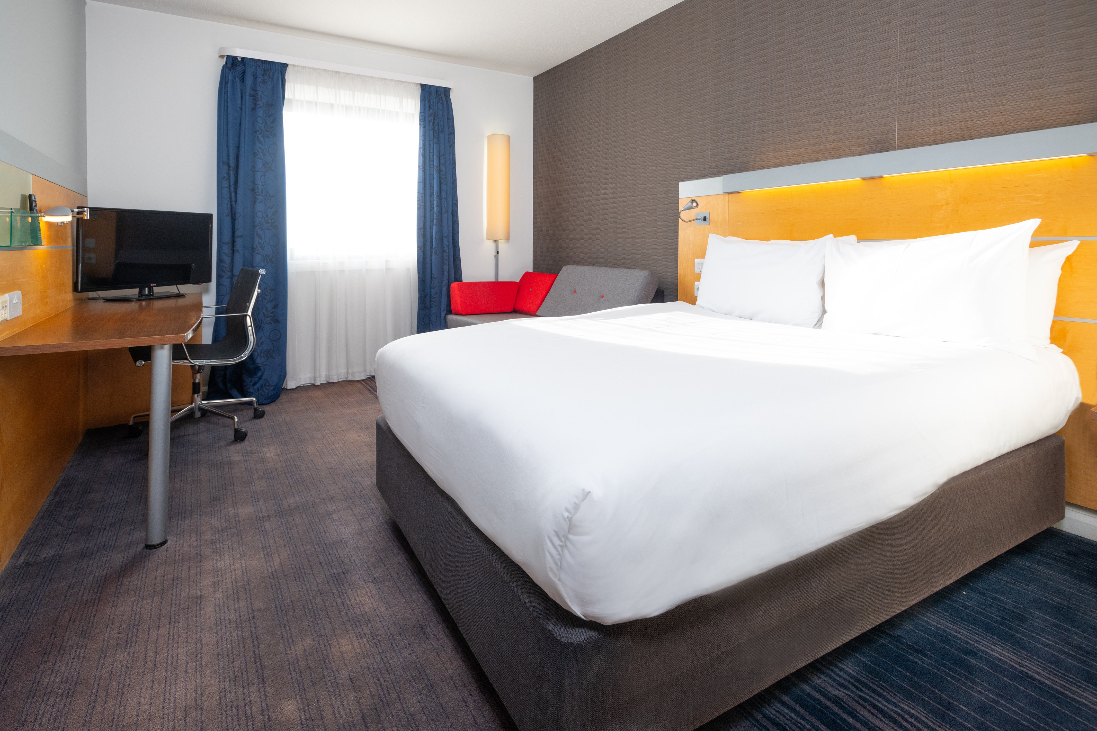 Holiday Inn Express Stevenage 30/66