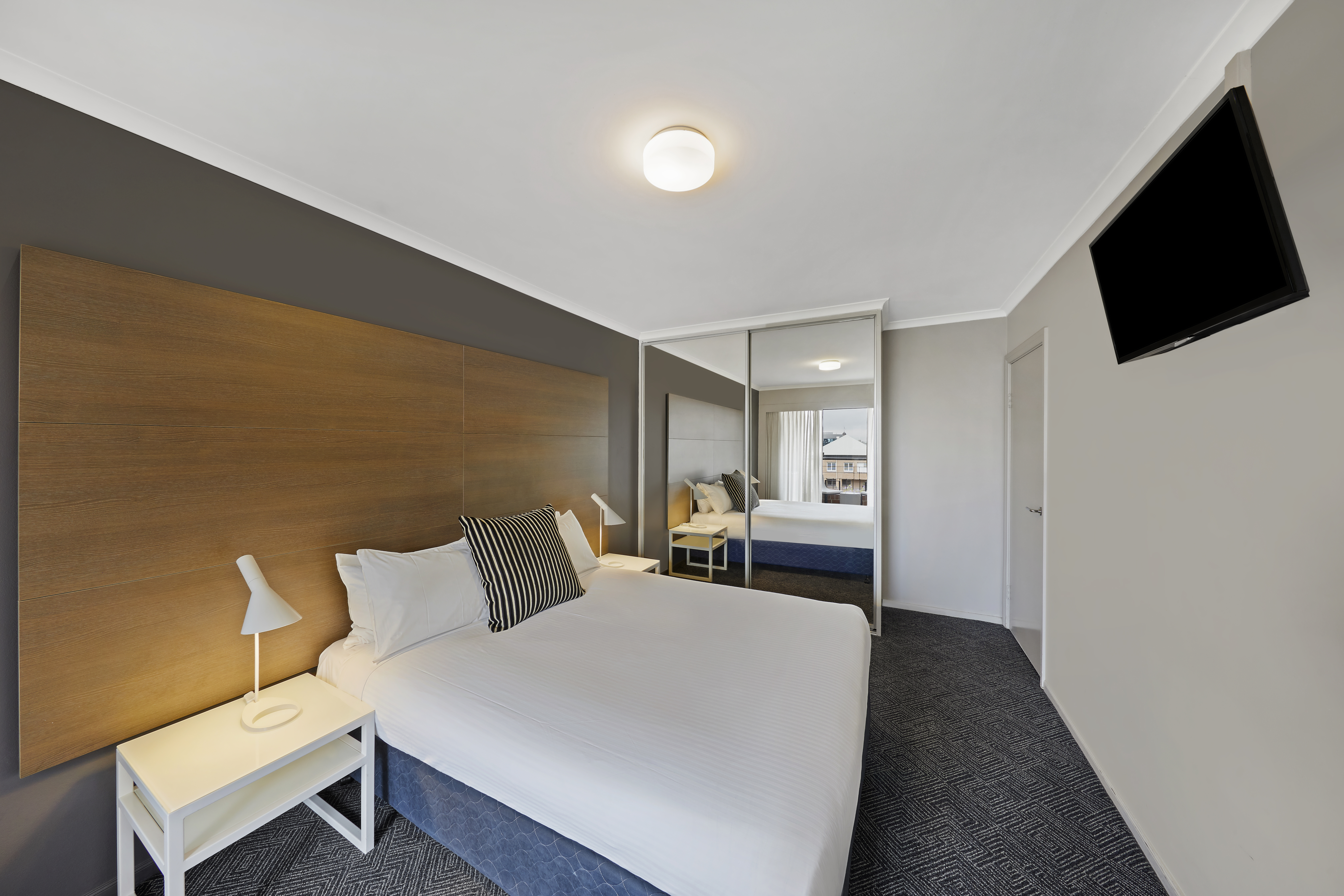 2 Bedrooms, Queen Bed, with View, Terrace