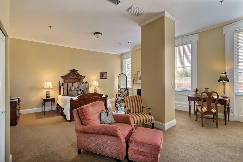 The Presidents Quarters Inn 37/76