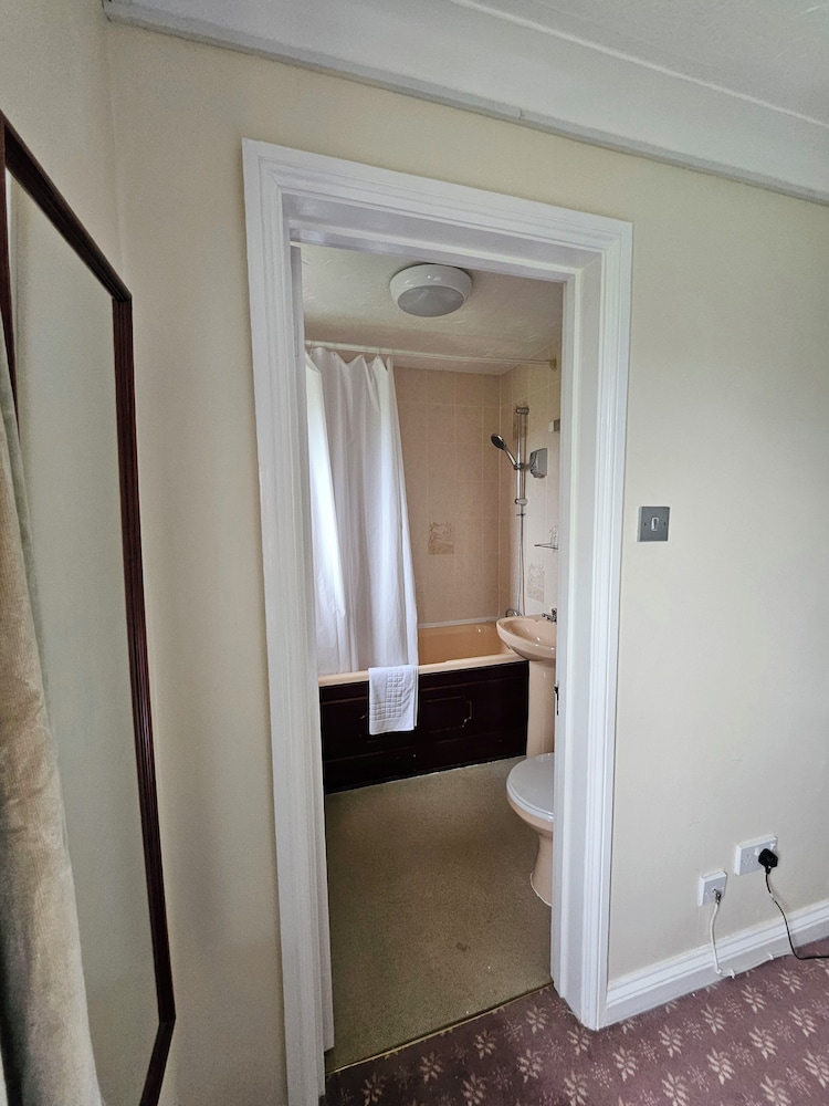 MARSH FARM HOTEL 47/50