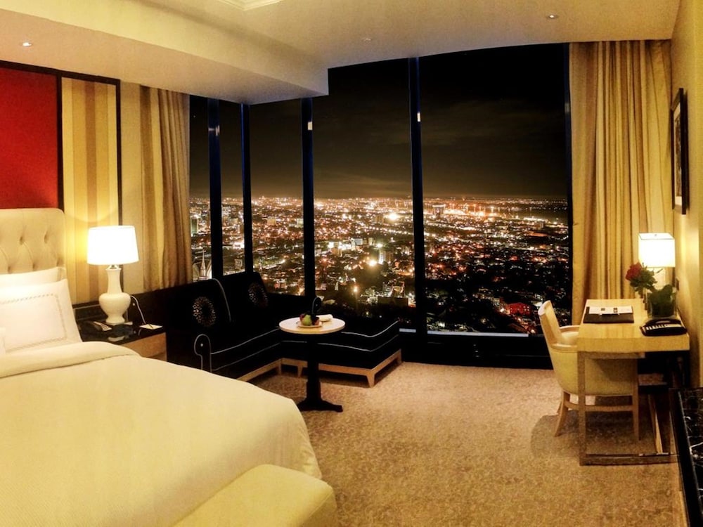 The Trans Luxury Hotel 15/73