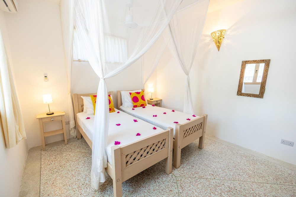 3 BEDROOMS, FAMILY, APARTMENT, GARDEN VIEW