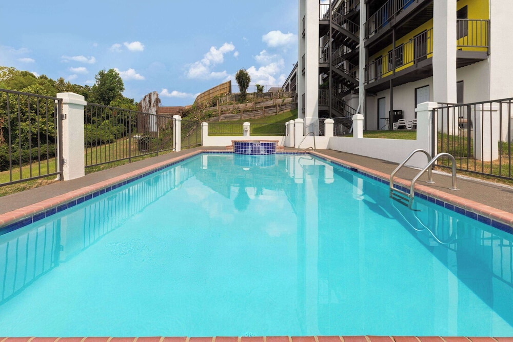 Days Inn & Suites By Wyndham Vicksburg 20/33