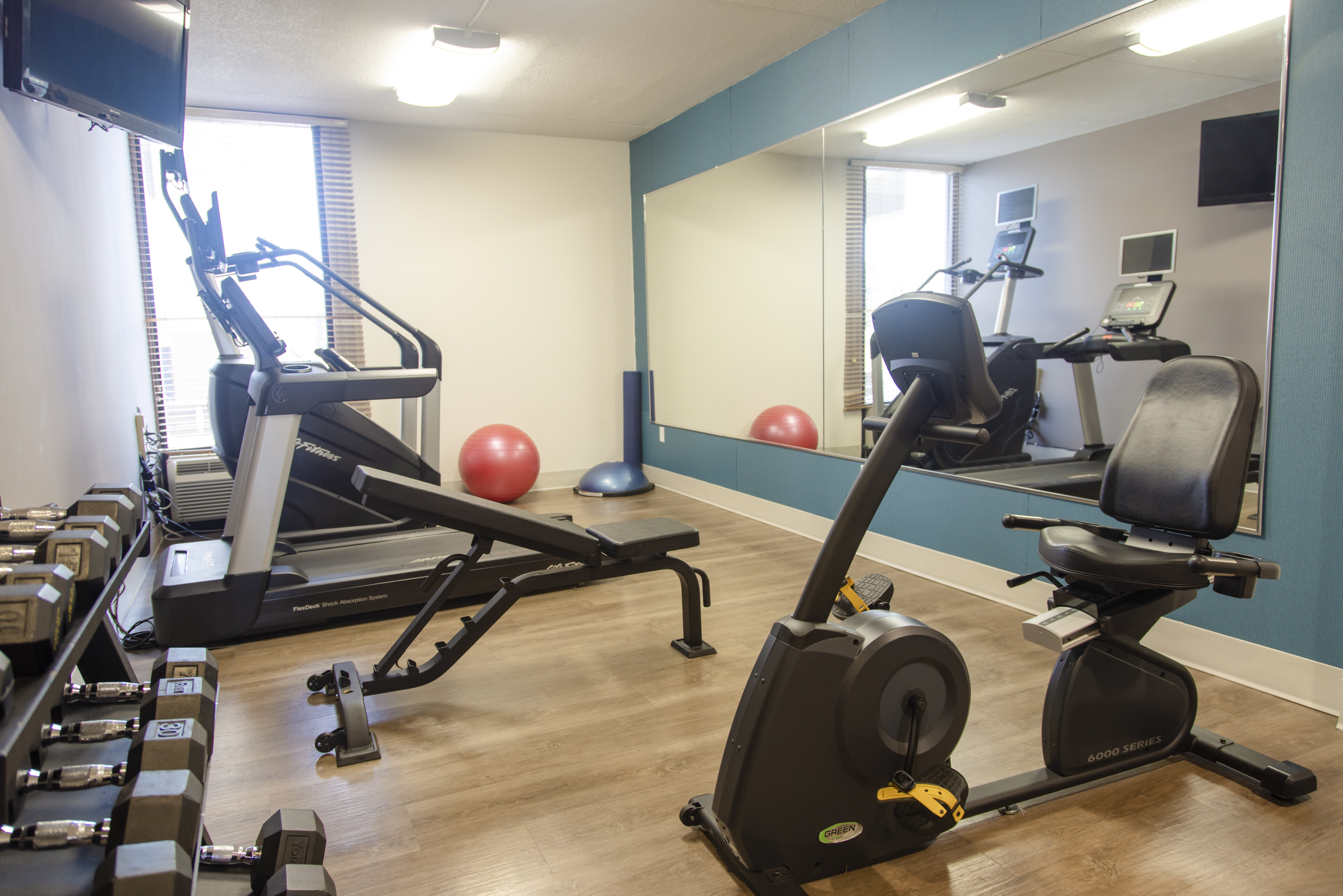 Holiday Inn Express Marshfield (Springfield Area) 25/34