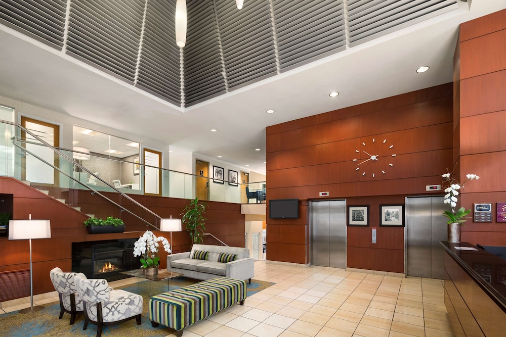 Hampton Inn & Suites by Hilton Vancouver-Downtown 12/60