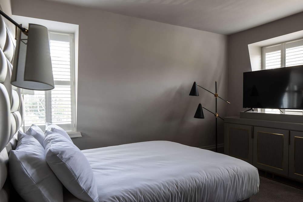 Boutique, Queen Bed