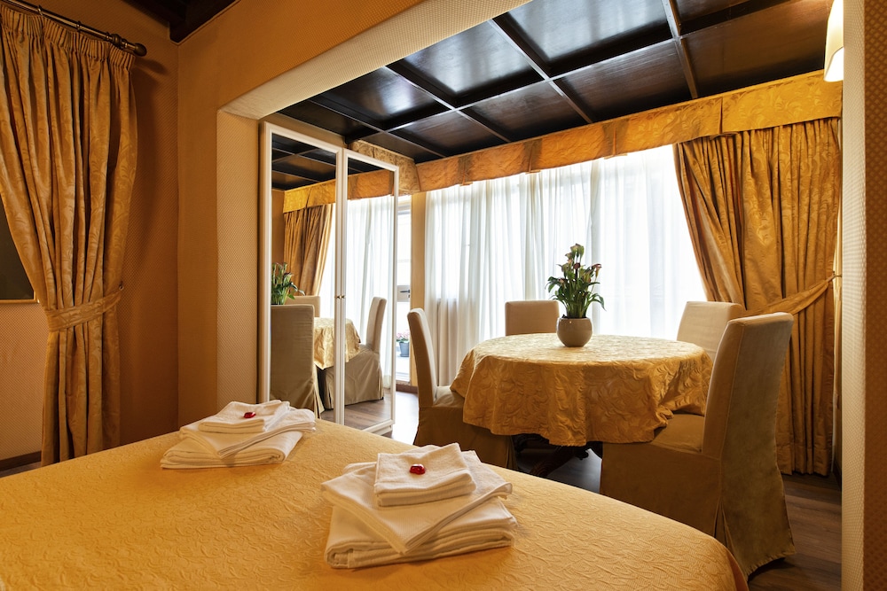Canova Rooms 27/42