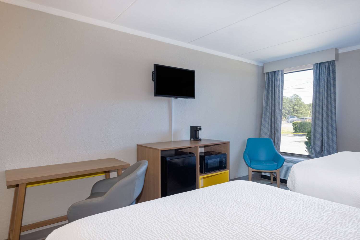 Days Inn & Suites by Wyndham Fort Bragg/Cross Creek Mall 24/41