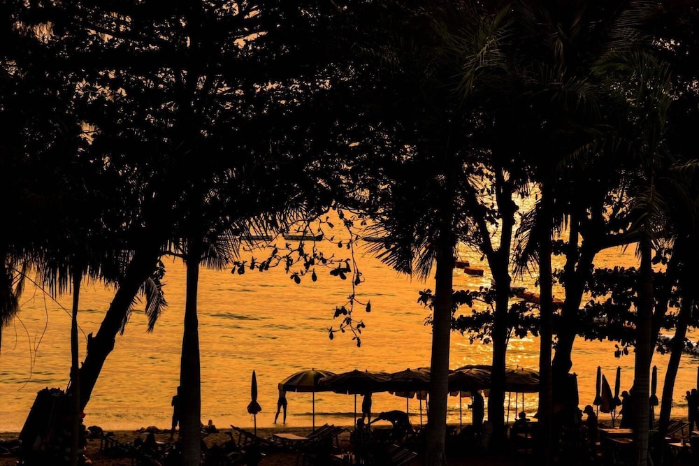 Jomtien Boathouse 49/56