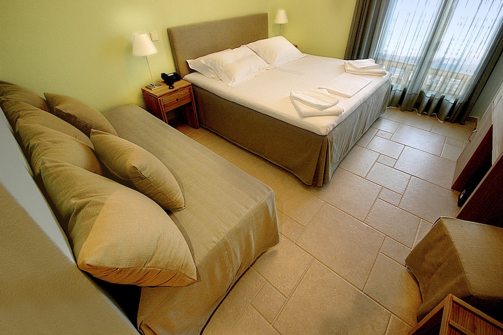 Helianthus Guesthouse 18/50