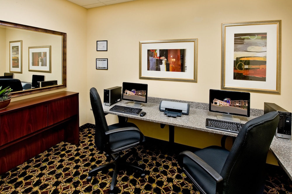 Holiday Inn Express Hotel Suites Willcox 49/53