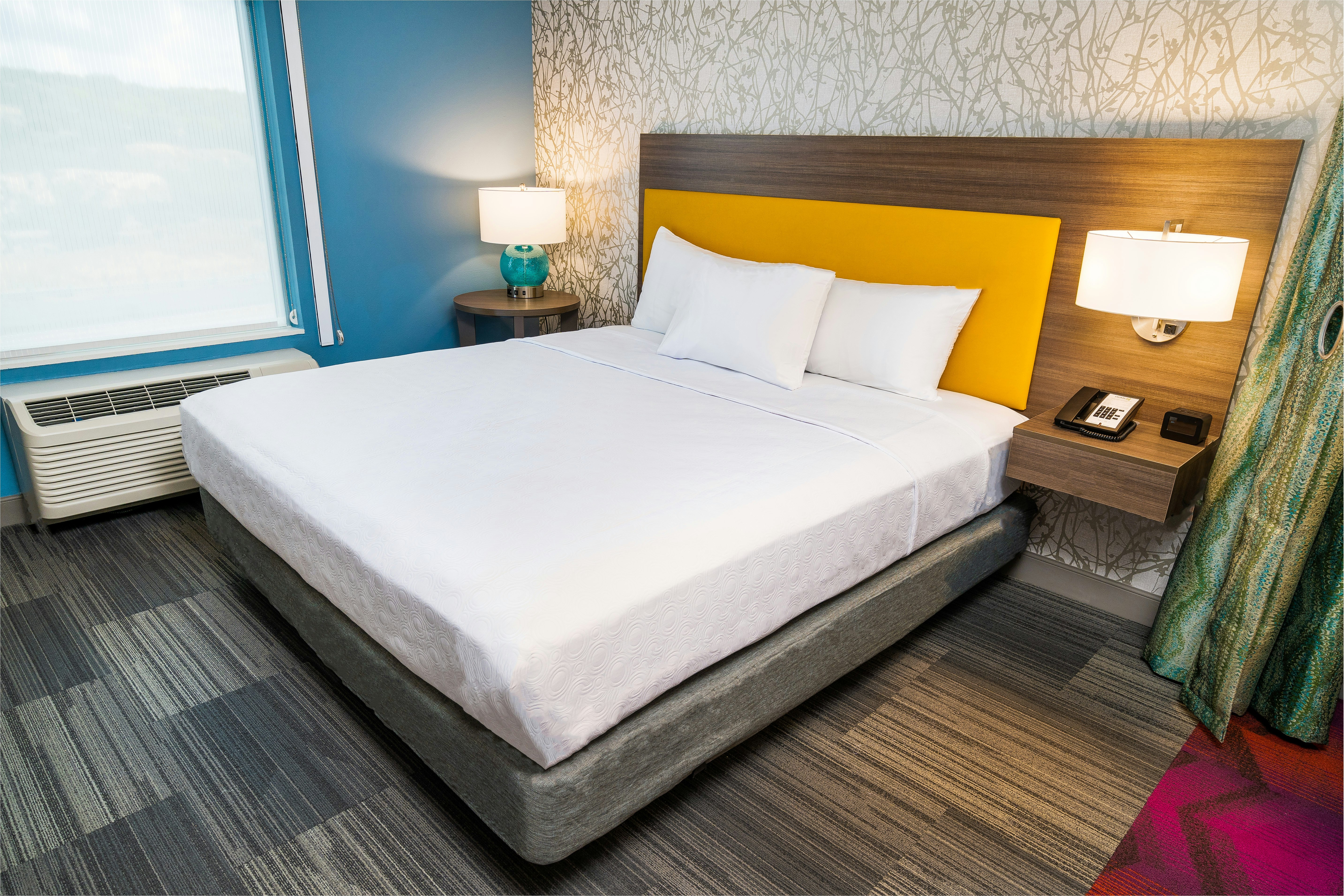 STUDIO, KING BED, ACCESSIBLE