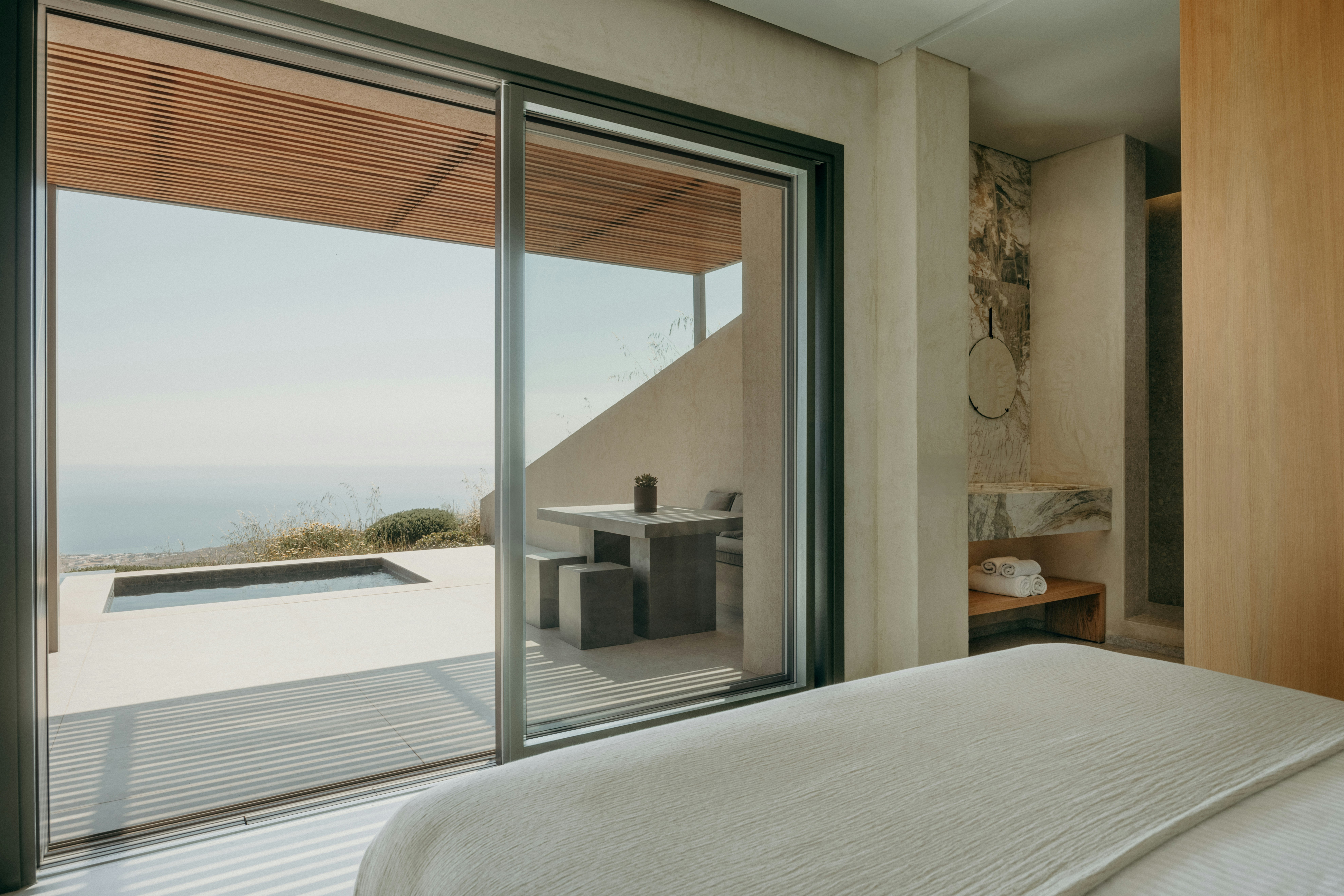 Santorini Sky Luxury Resort 9/50