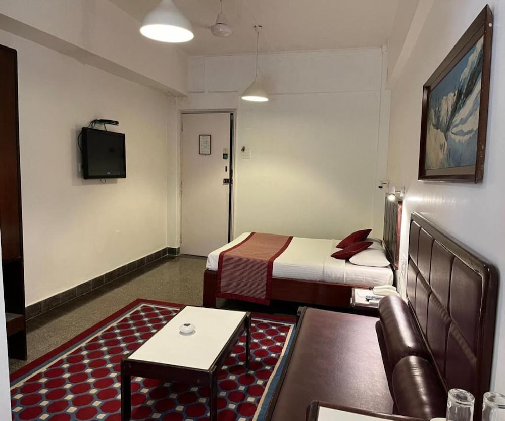 West End Hotel 50/70