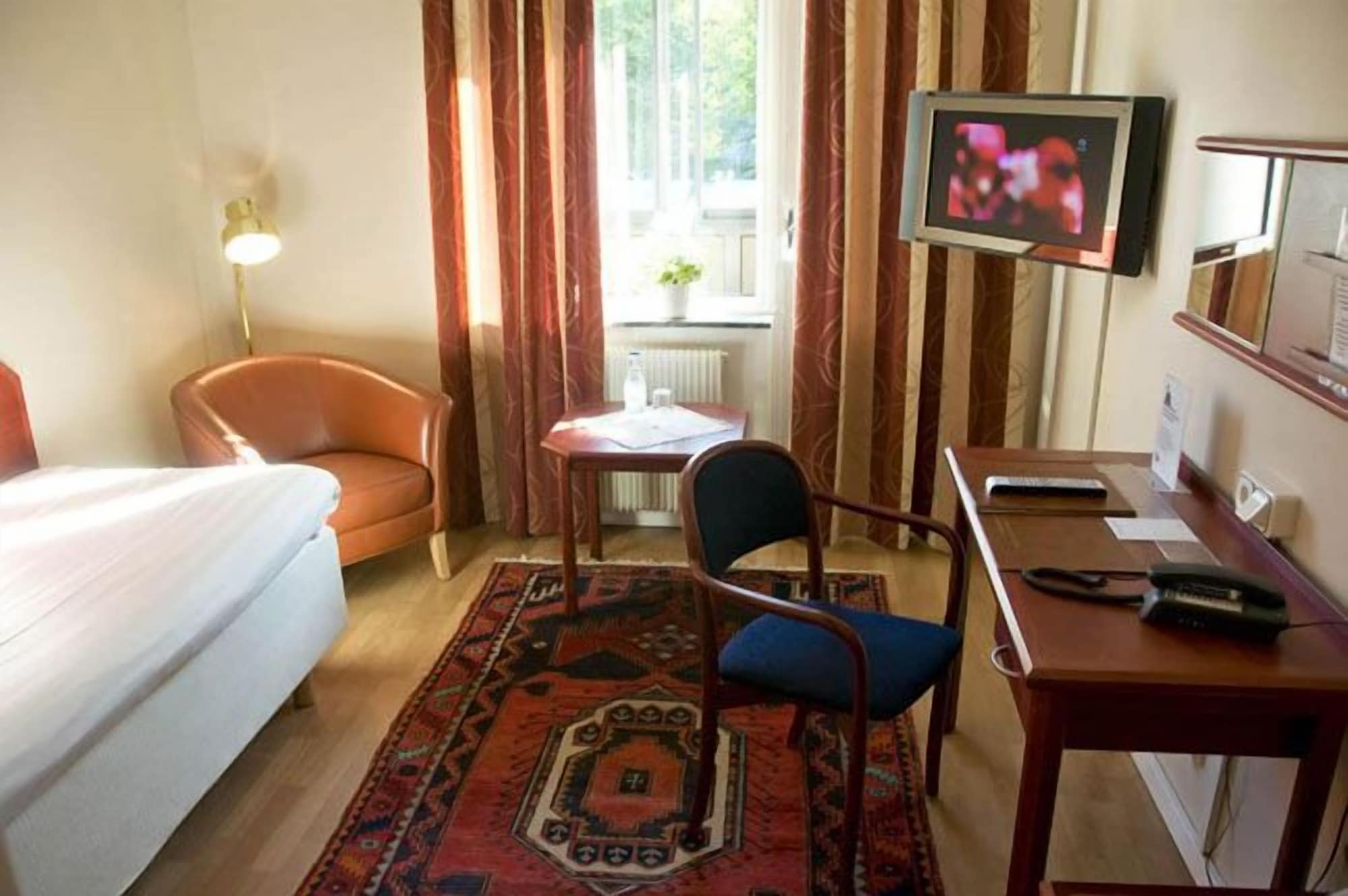 ROOM, SINGLE, SINGLE BED