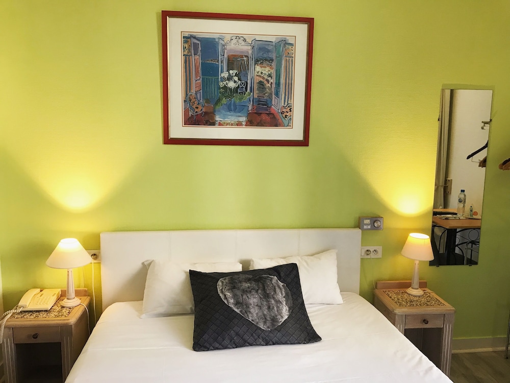 Brit Hotel Aux Sacres - Reims Centre 32/51