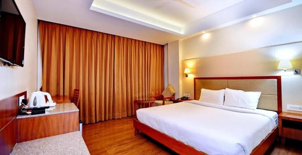 LN Hotels and Resorts 16/48