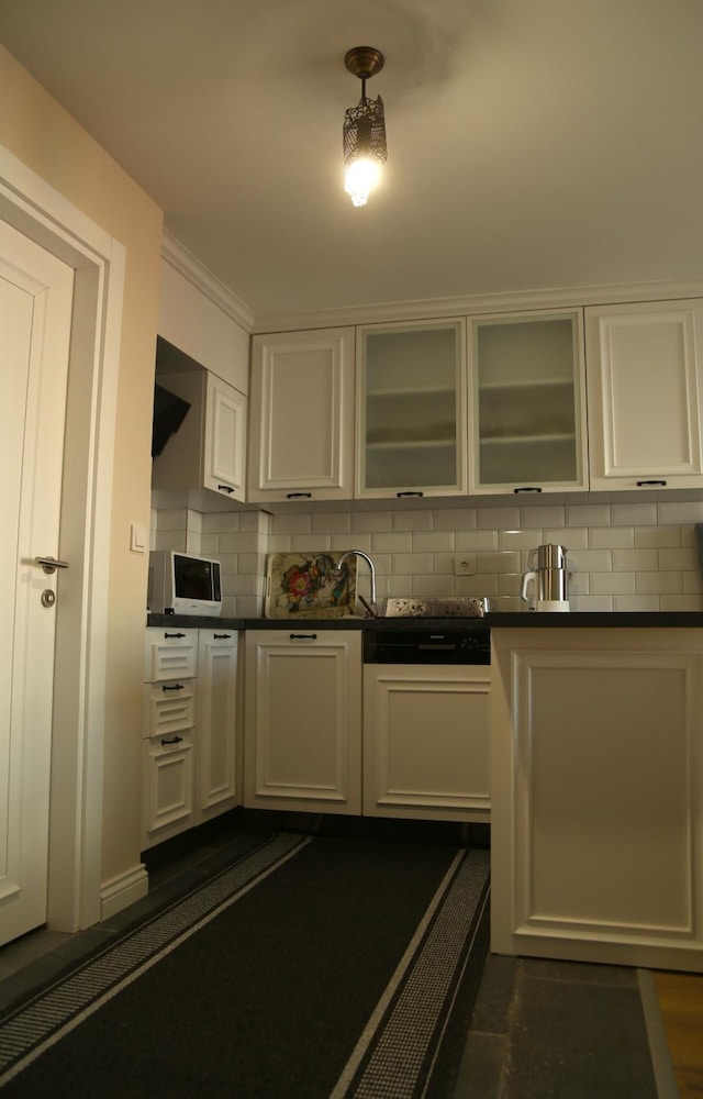 Luxx Suite 8/40