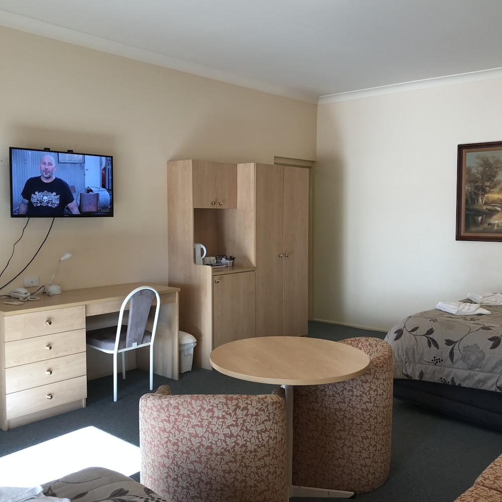 Country Gardens Motor Inn 17/33