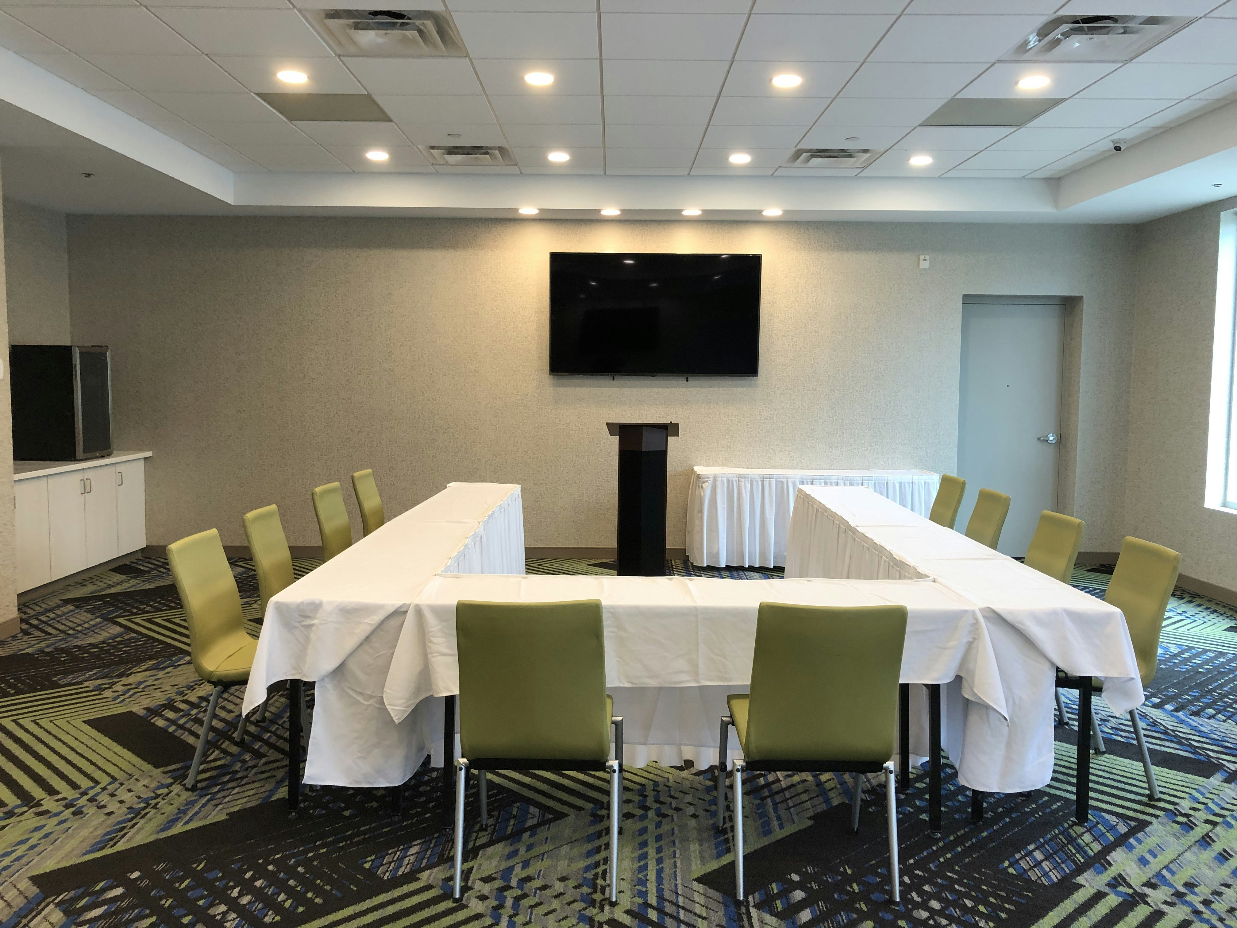 Holiday Inn Express Halifax Airport 60/65