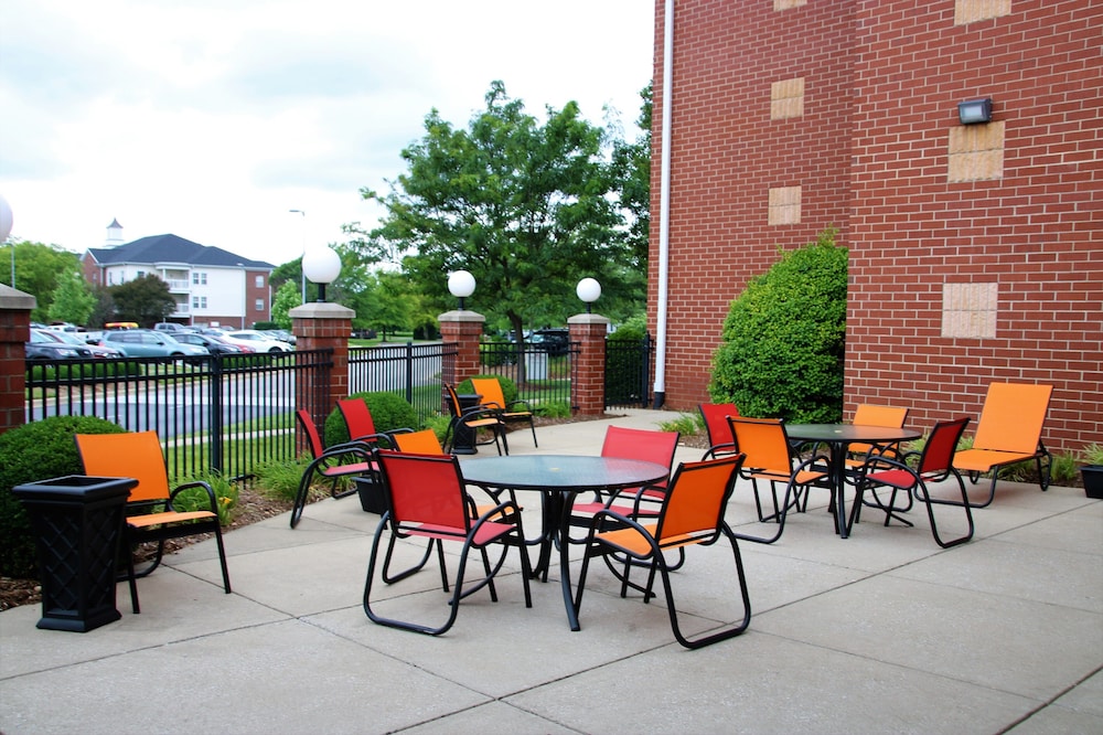 Hawthorn Suites By Wyndham Louisville East 16/25
