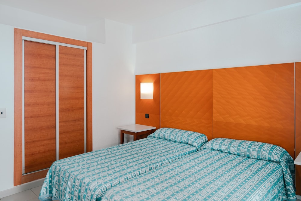 ESSENTIAL, DOUBLE BED