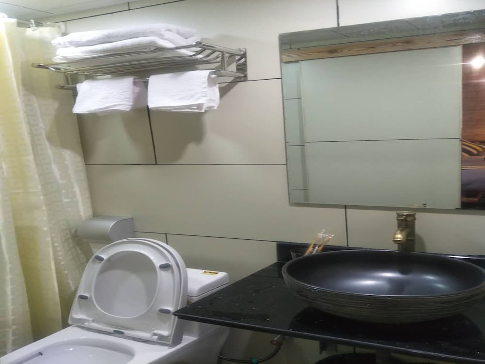 Nanjing Qingdelou Inn 28/28