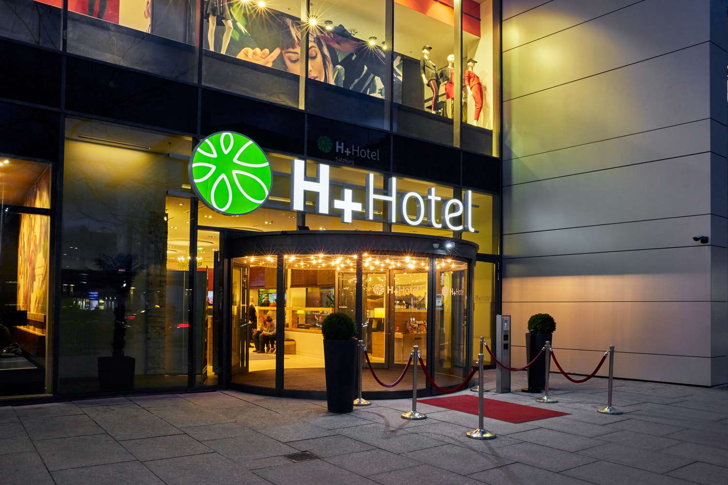 Hotel Salzburg-Hauptbahnhof 8/67