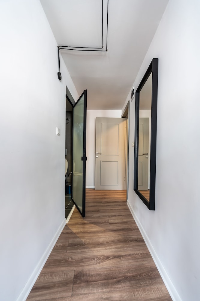 Intro Suites 9/34