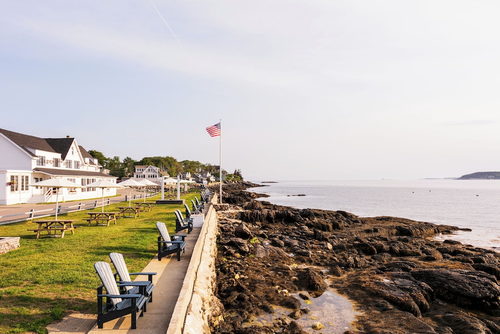 Bluebird Ocean Point Inn 38/47