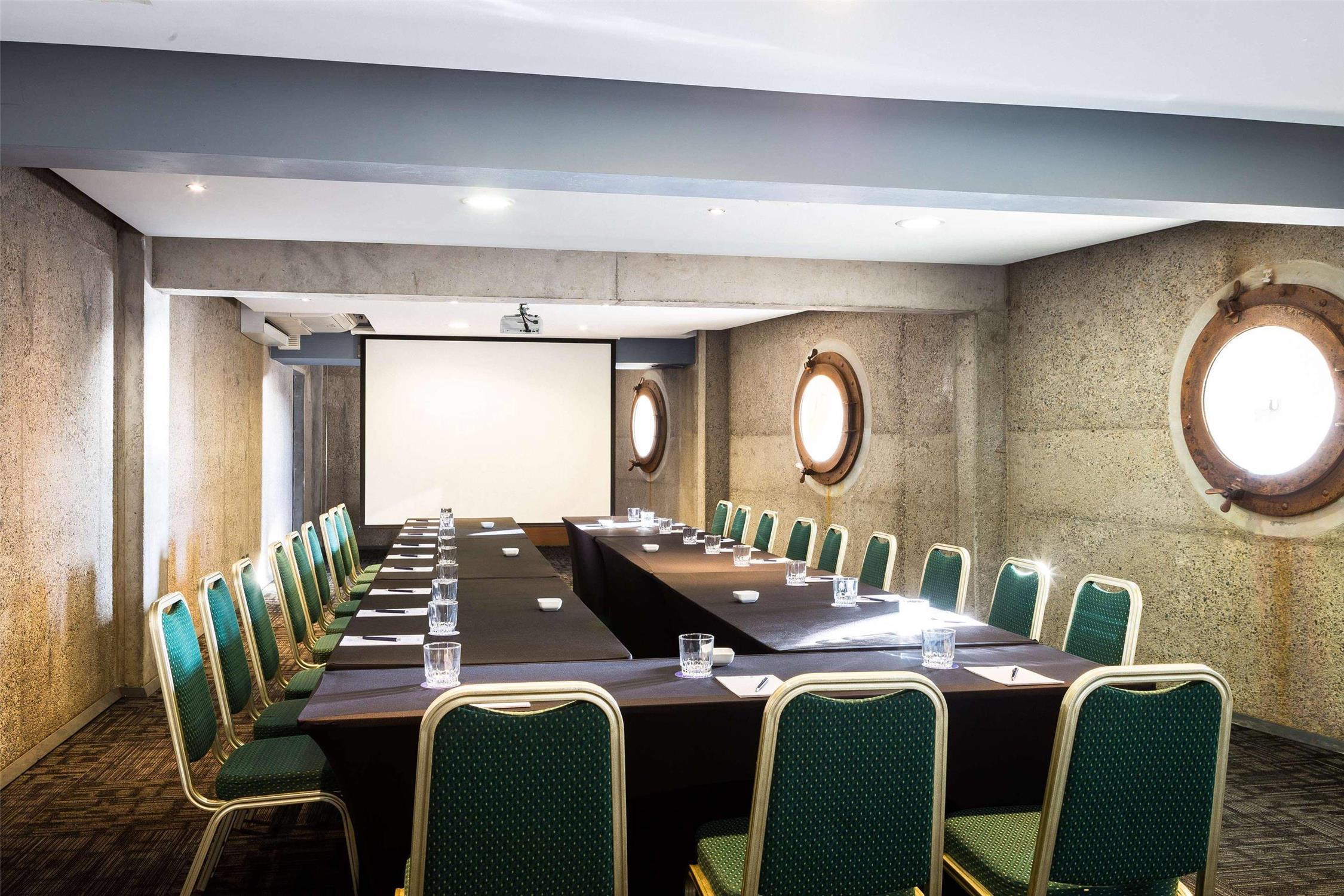 Radisson Blu Acqua Hotel & Spa Concon 20/24