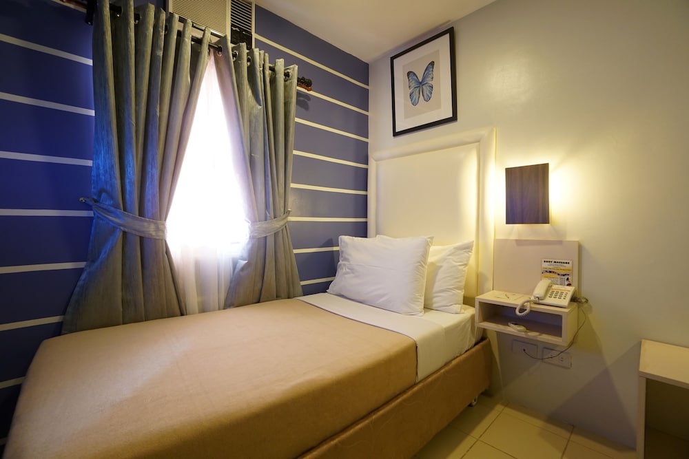 Cebu Uncle Tom's Cabin Hotel 13/66