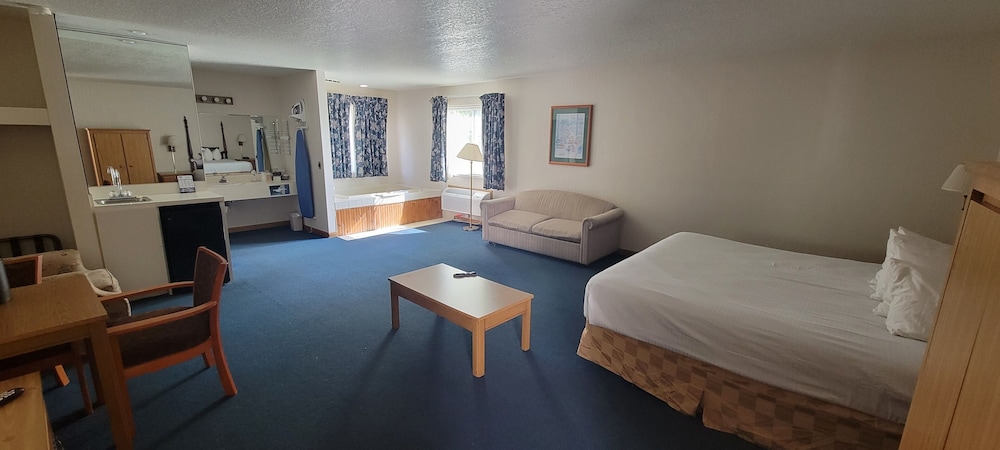 Thunderbird Inn 28/66
