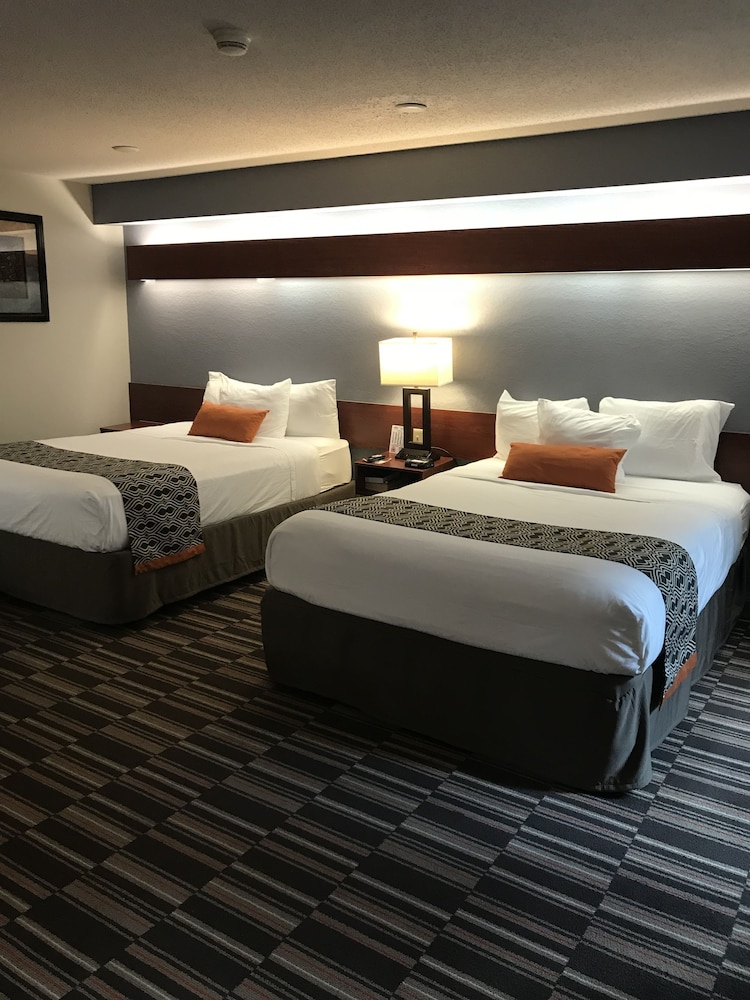 Microtel Inn & Suites by Wyndham Urbandale/Des Moines 7/47