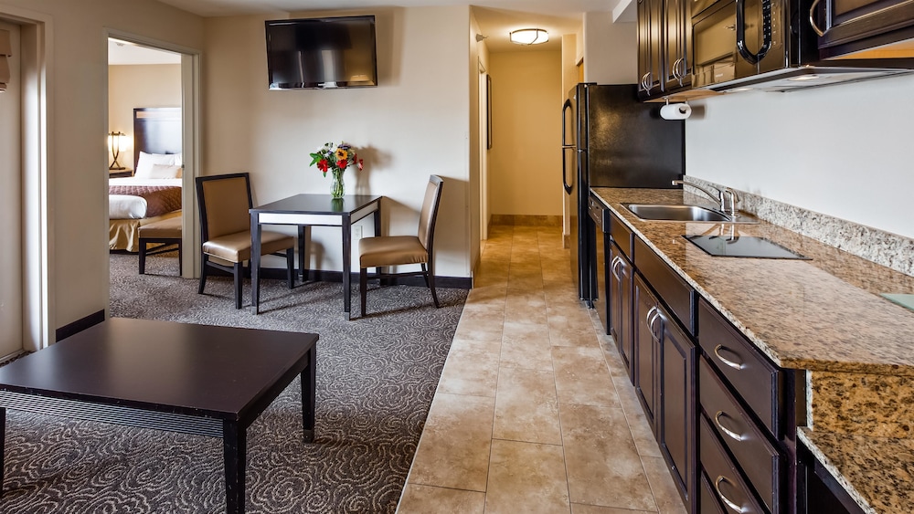 Best Western Plus Castle Rock 27/35