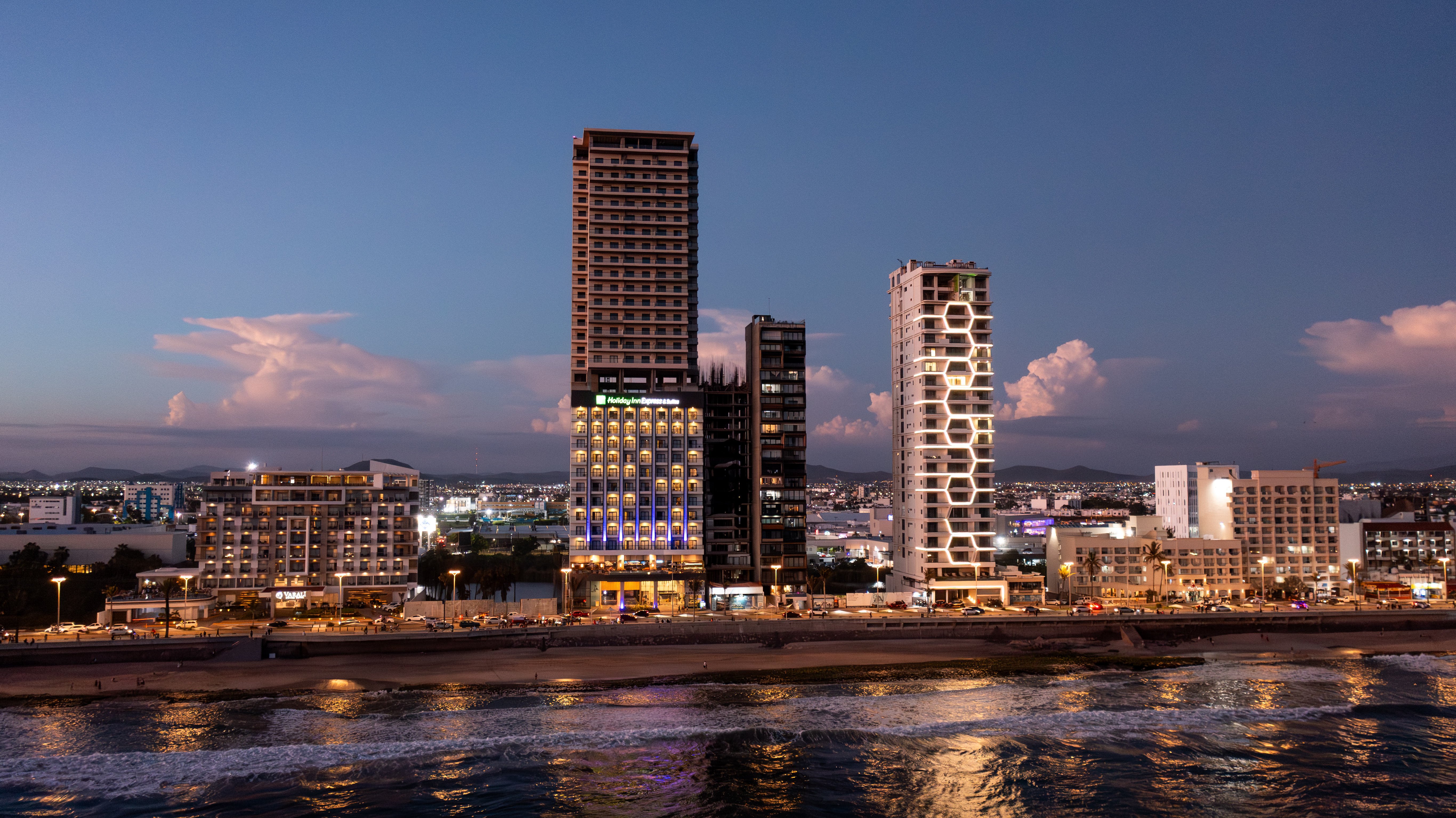 Holiday Inn Express & Suites MAZATLAN 46/50