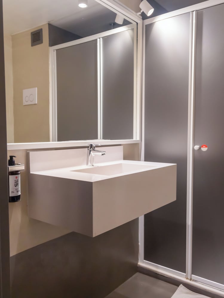 Ibis Buenos Aires Congreso 8/70