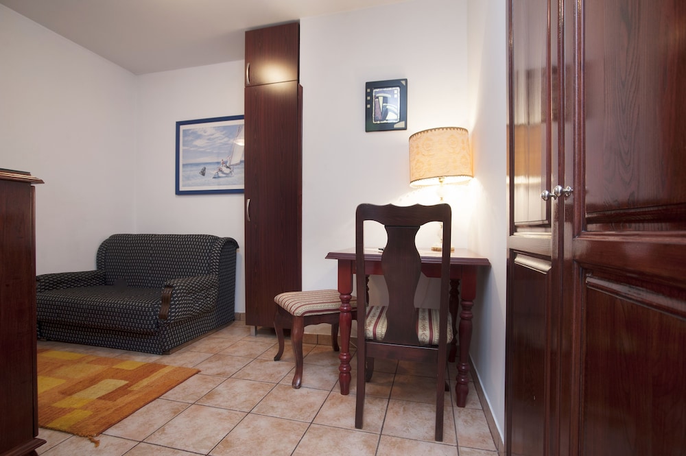 VILA LUX HOTEL 49/70