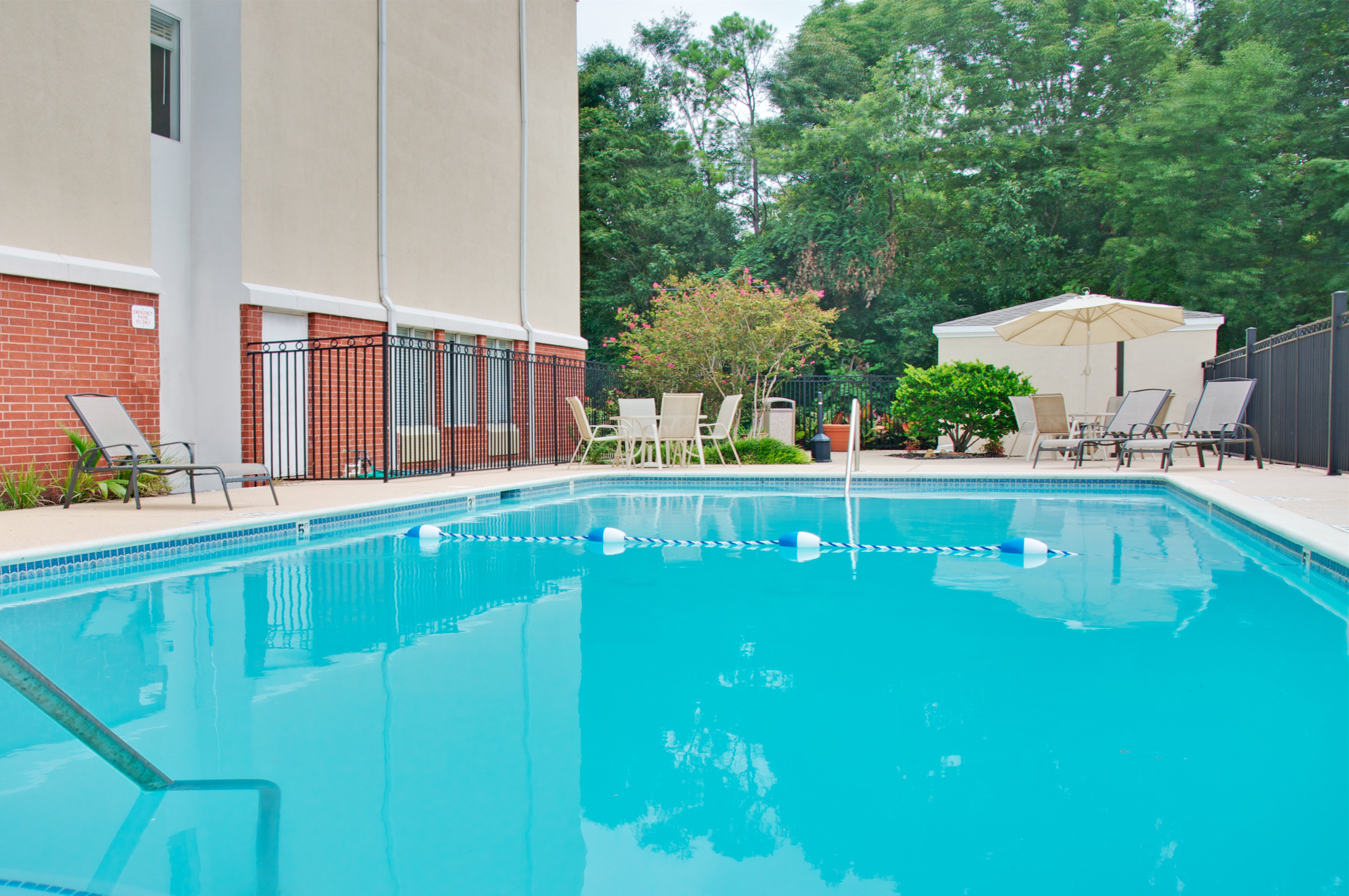 Holiday Inn Express Hotel Suites Livingston 25/37