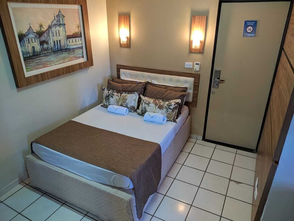 ROOM, QUADRUPLE