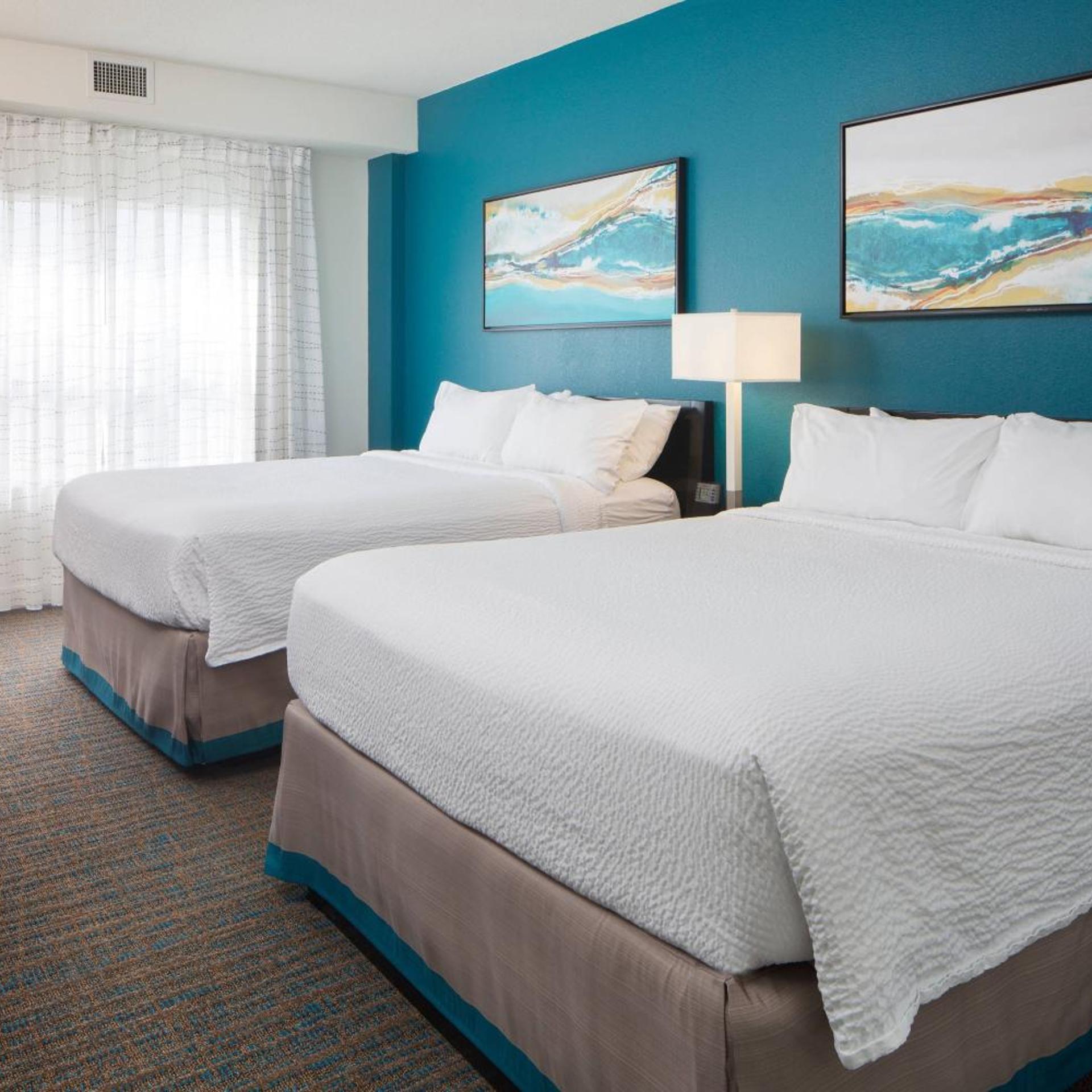2 Bedrooms, Suite, 3 Queen Beds, Sofa, Accessible