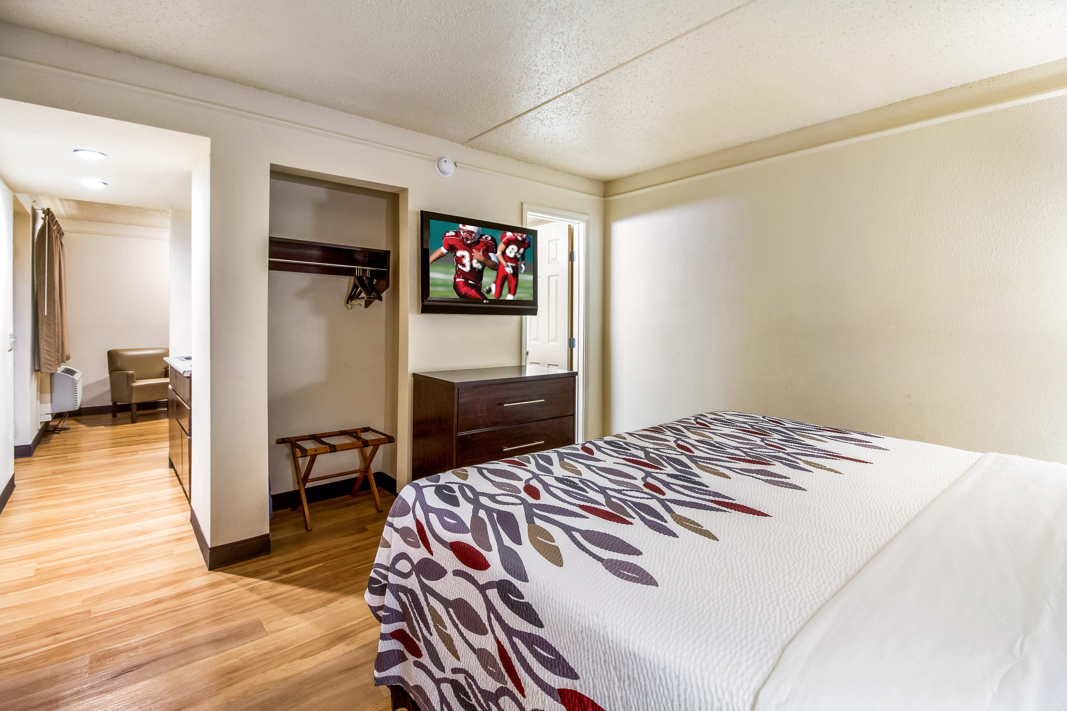 SUITE, KING BED, KITCHENETTE