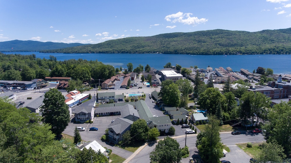 Adirondack Retreat Inn and Suites 6/36