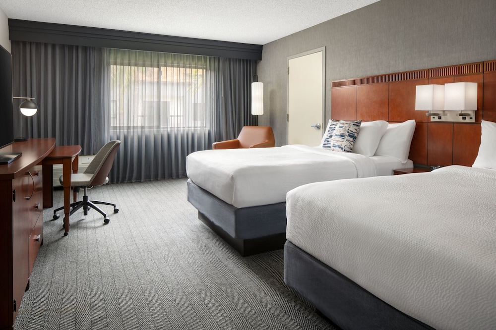 Room, 2 Double Beds, Pool Side