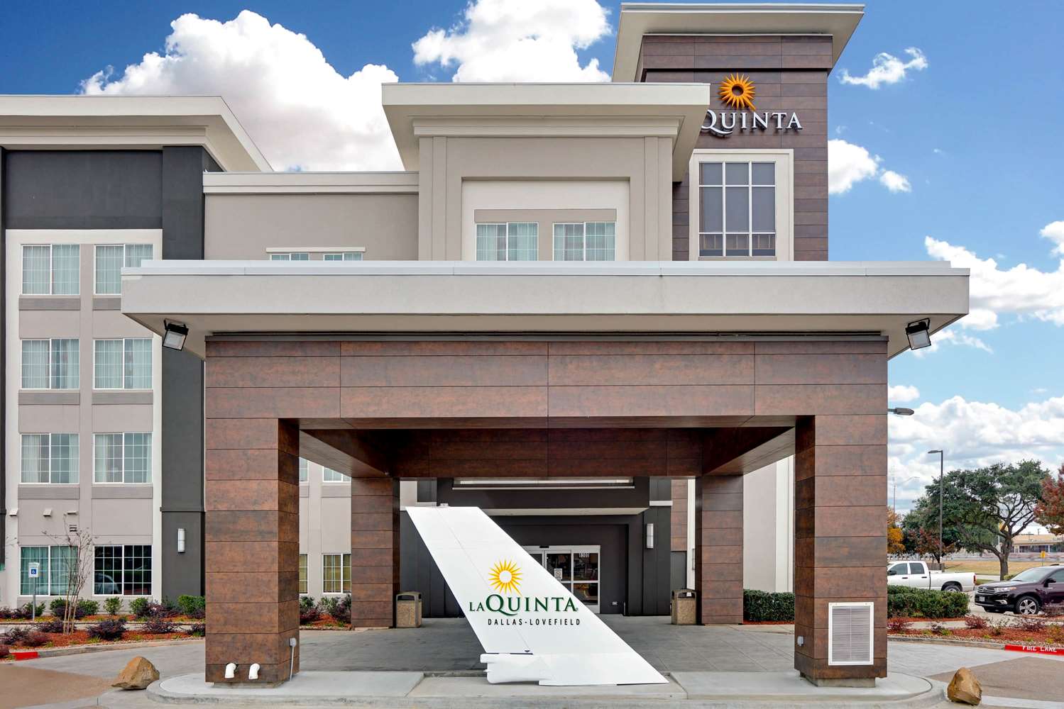 La Quinta Inn & Suites by Wyndham Dallas Love Field photo3
