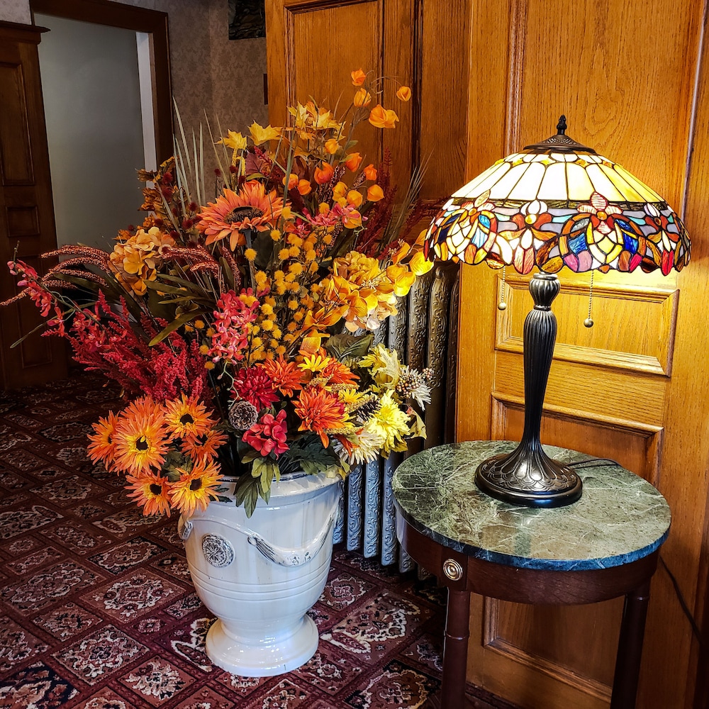 James Bay Inn Hotel Suites Cottage 39/74