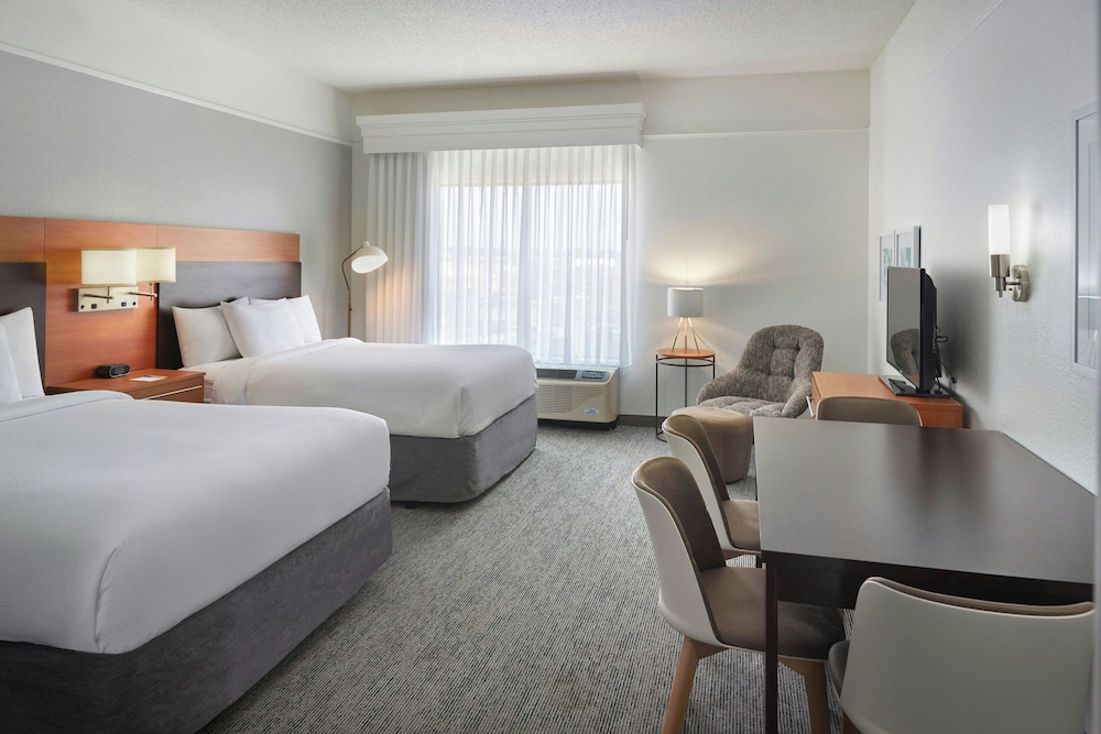 Studio, 2 Queen Beds, Accessible