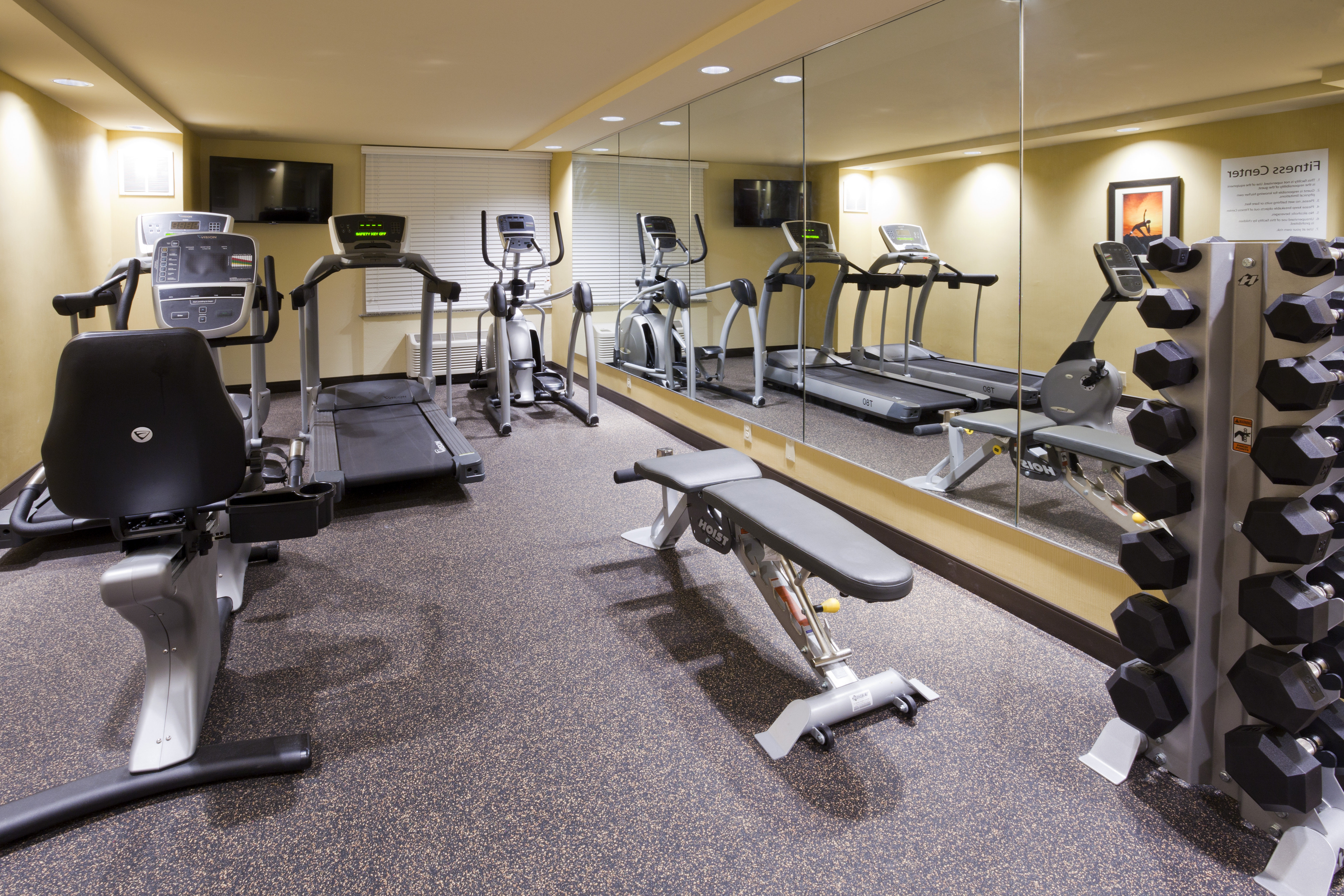 Holiday Inn Express Suites Willmar 32/50